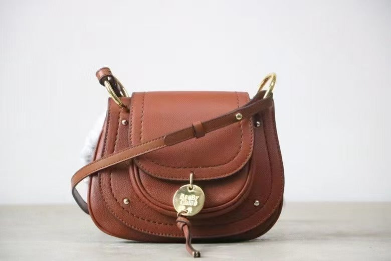 2025 New Brown Simple Light Luxury Crossbody Cowhide Leather Saddle Bag Women's Flip-up Casual Messenger Bag